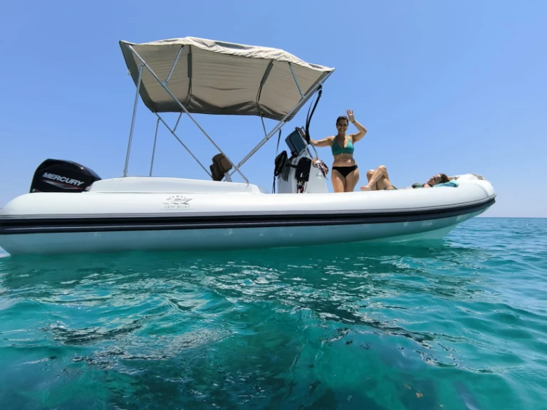 Pronajmout si Gemboat G21 v Porto Siracusa