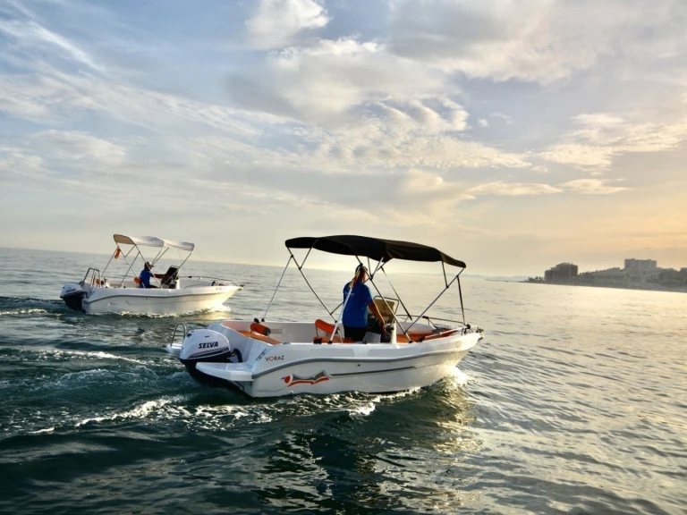 Pronajmout Motorová loď se skipperem či ne voraz v Puerto Banús
