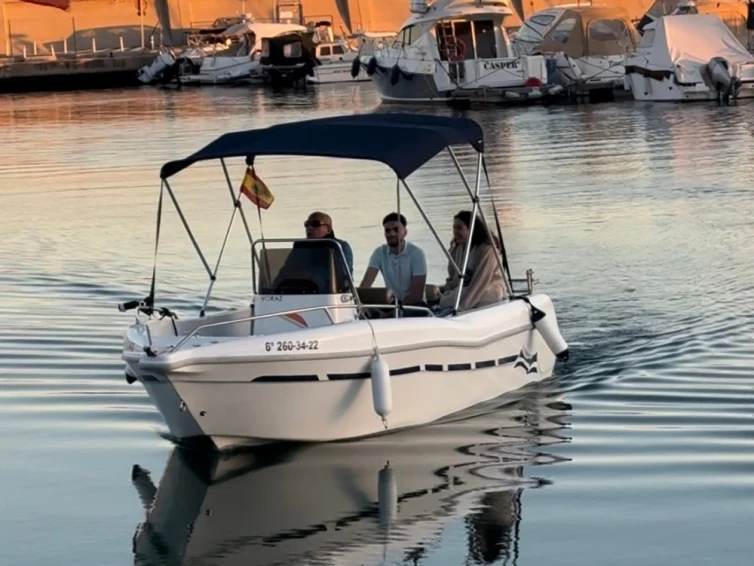 Pronájem lodi voraz 500 v Puerto Banús na Samboatu