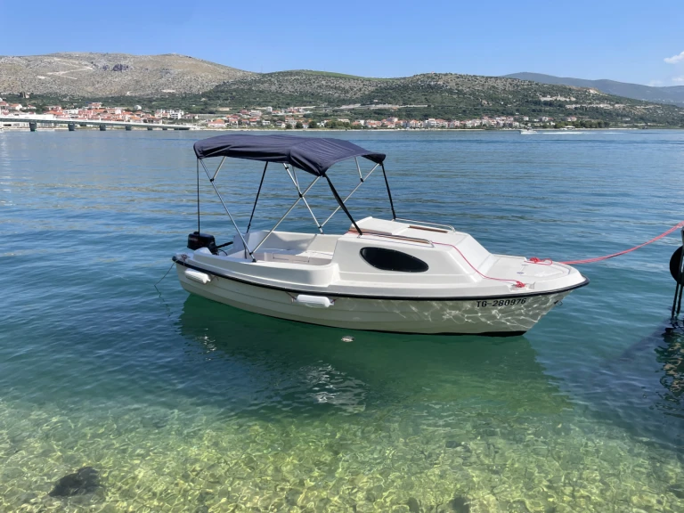 Motorová loď k pronájmu v Trogir za nejlepší cenu