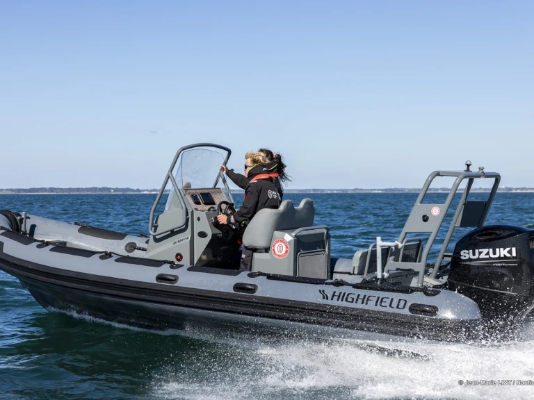 Highfield Patrol 660 jednotlivci a charterové společnosti v La Trinité-sur-Mer