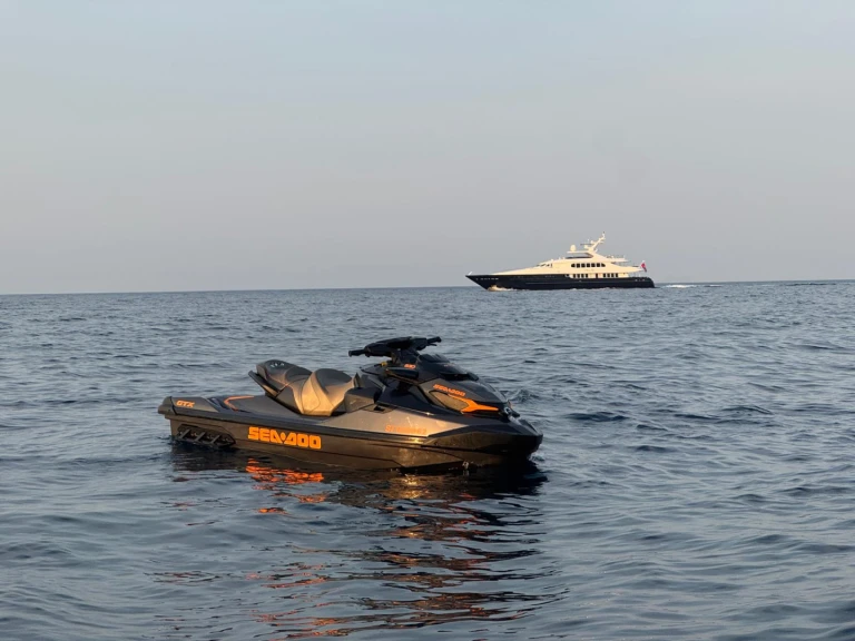 Pronajmout Vodní skútr se skipperem či ne Sea-Doo v Saint-Tropez