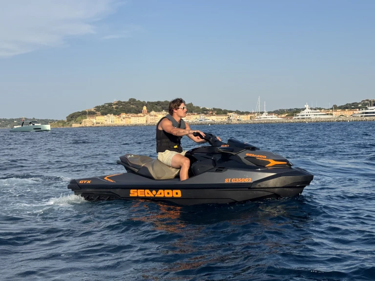 Sea-Doo GTX 230 jednotlivci a charterové společnosti v Saint-Tropez