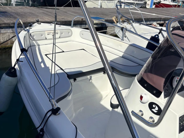 Pronájem lodi La Spezia lákavé ceny Trimarchi 53 S Enica