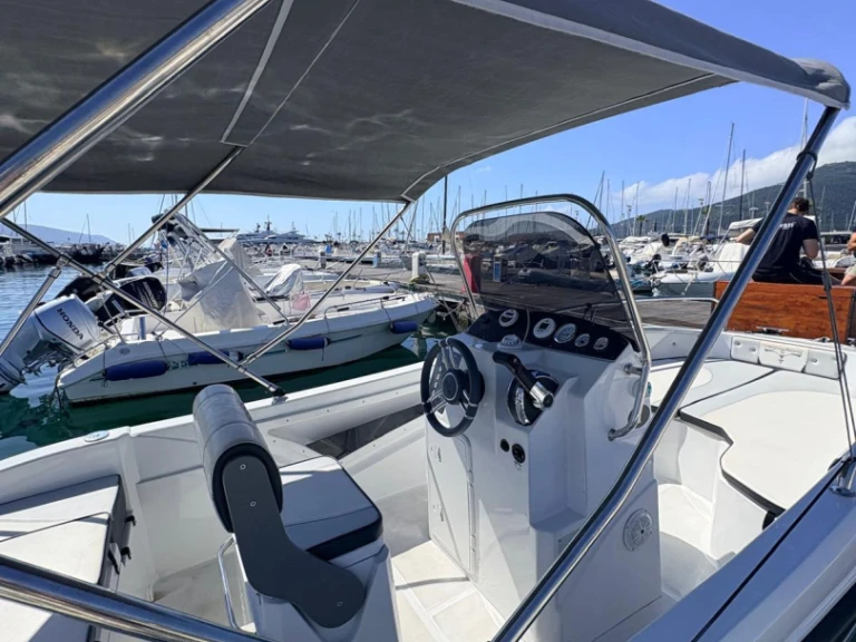 Trimarchi Trimarchi 57 S jednotlivci a charterové společnosti v La Spezia