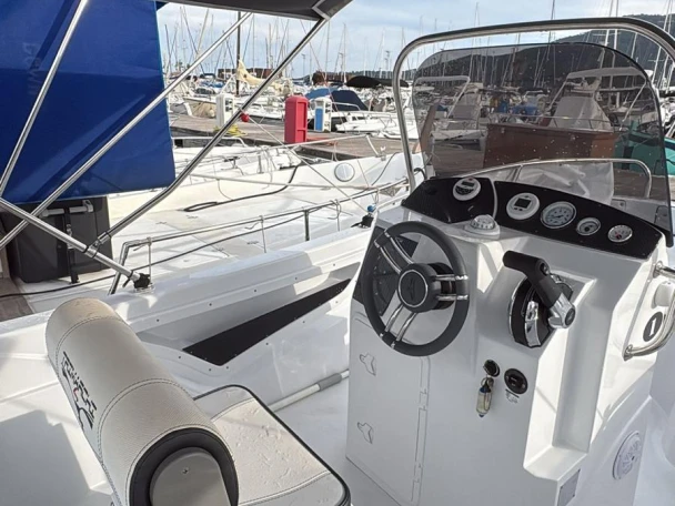 Pronajmout Motorová loď se skipperem či ne Trimarchi v La Spezia