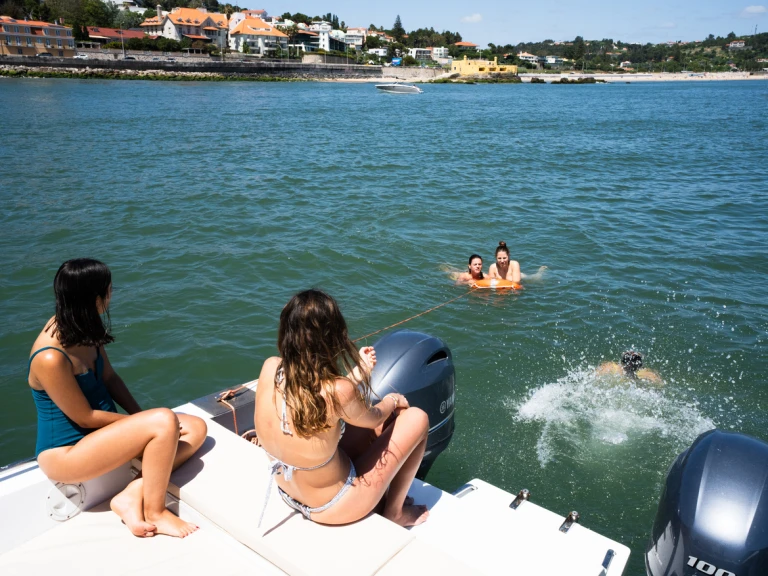 Pronájem lodi Lisabon lákavé ceny YAMAHA 200 hp