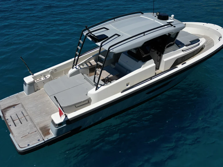 Pronajmout Motorová loď se skipperem či ne blue game v Port d'Andratx