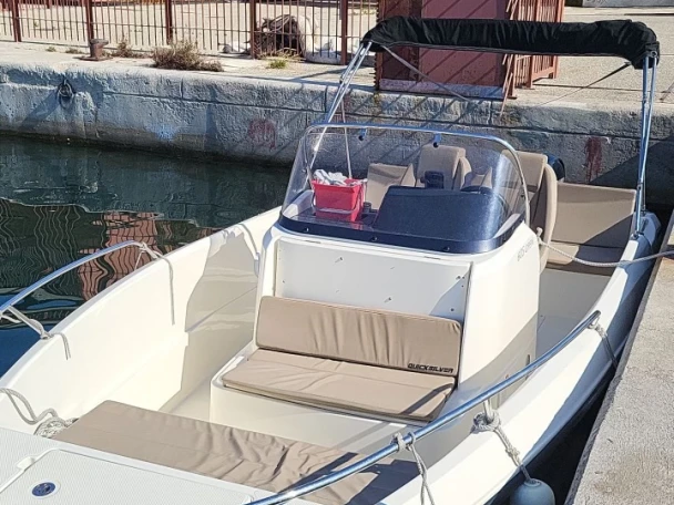 Pronajmout Motorová loď se skipperem či ne Quicksilver v Marseille