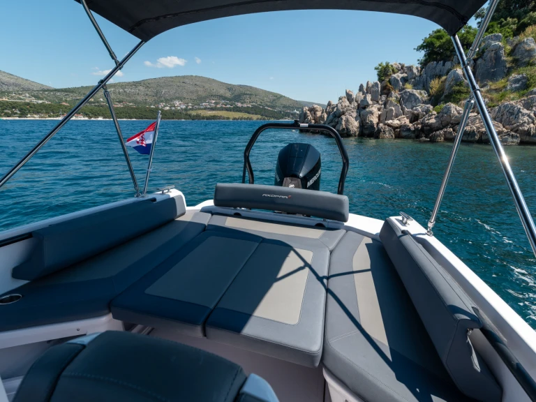 Pronájem lodi Trogir lákavé ceny 22 Spyder