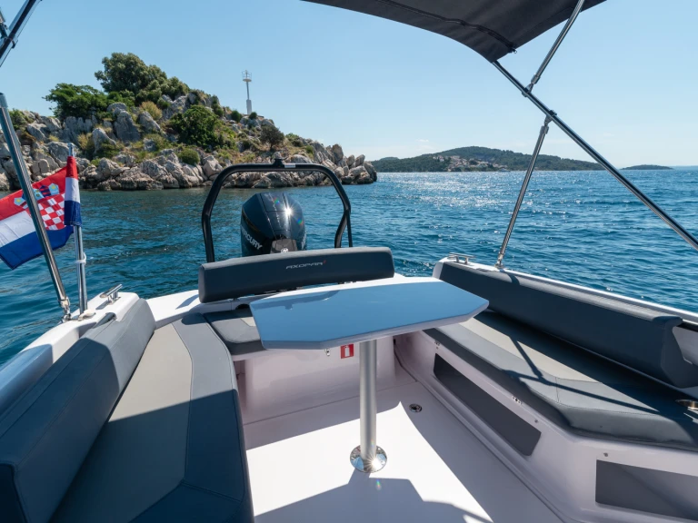 Pronájem Motorová loď v Trogir -Axopar 22 Spyder