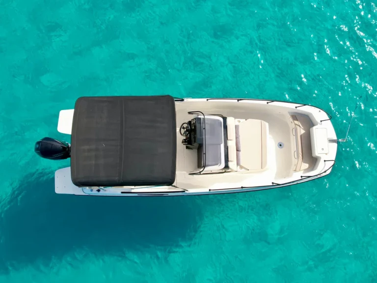 Quicksilver Activ 805 Open jednotlivci a charterové společnosti v Marina de Dénia
