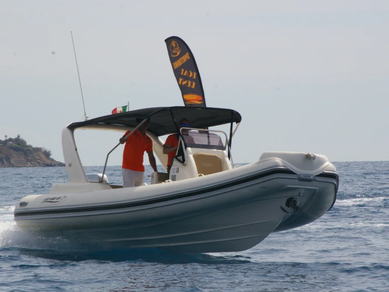 Pronájem Polotuhá loď Nautica Led s licencí
