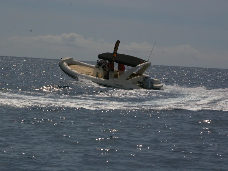 Pronajmout si Nautica Led Nautica Led 680 v Sanremo