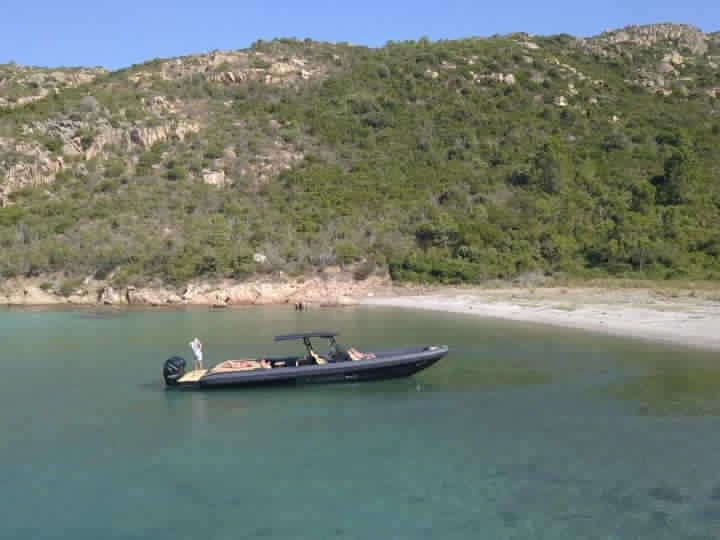Bernico Rxp13 jednotlivci a charterové společnosti v Baie de Figari