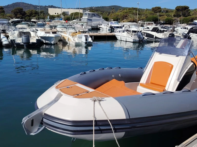 Pronájem lodi Tiger 750 TL v Francie na Samboatu