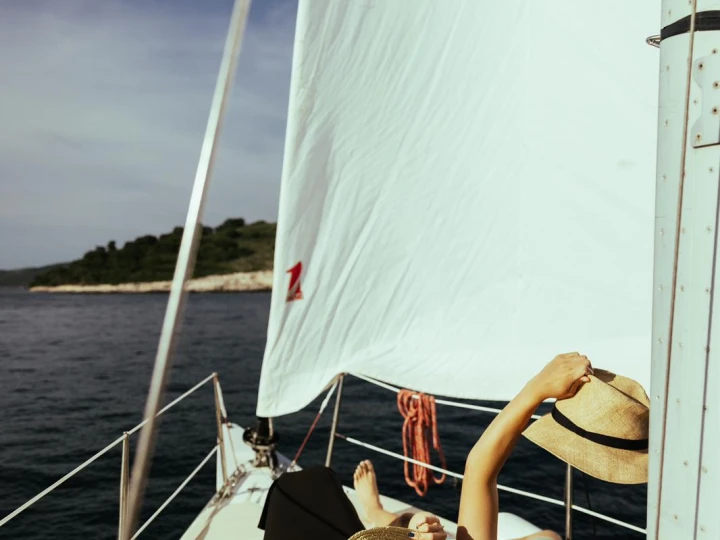 Pronajmout si Jeanneau Jod 35 v Hvar 