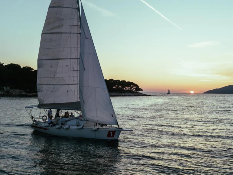 Pronájem lodi Hvar  lákavé ceny Jod 35