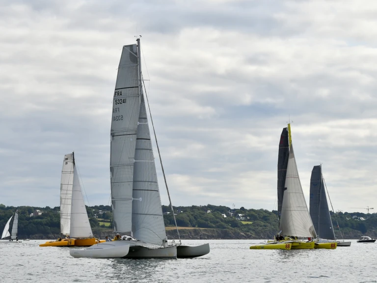 Newick Quicksilver jednotlivci a charterové společnosti v Concarneau