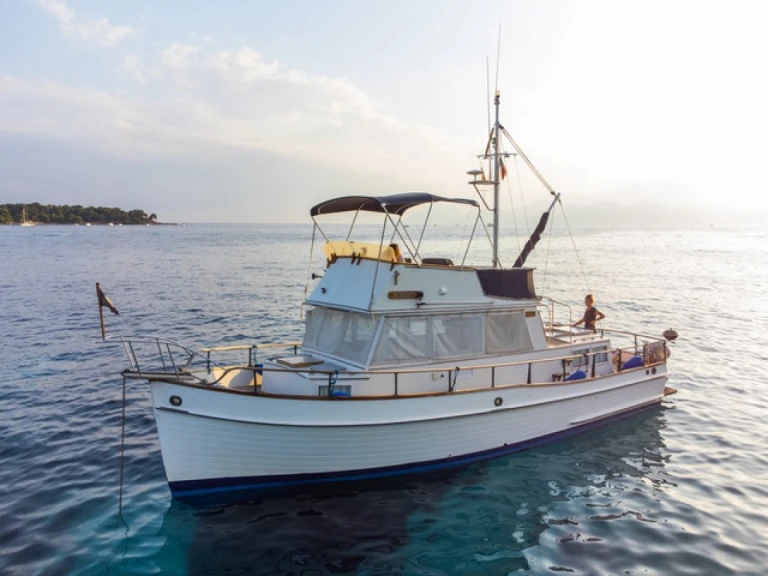 Pronájem lodi Cannes lákavé ceny Grand Banks 36 Classic