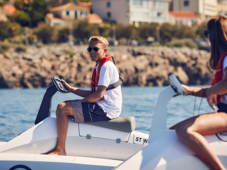 Pronajmout Vodní skútr se skipperem či ne overboat v Mandelieu-la-Napoule