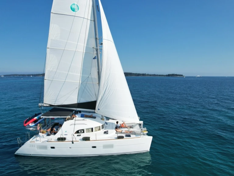 Lagoon Lagoon 380 jednotlivci a charterové společnosti v Cannes