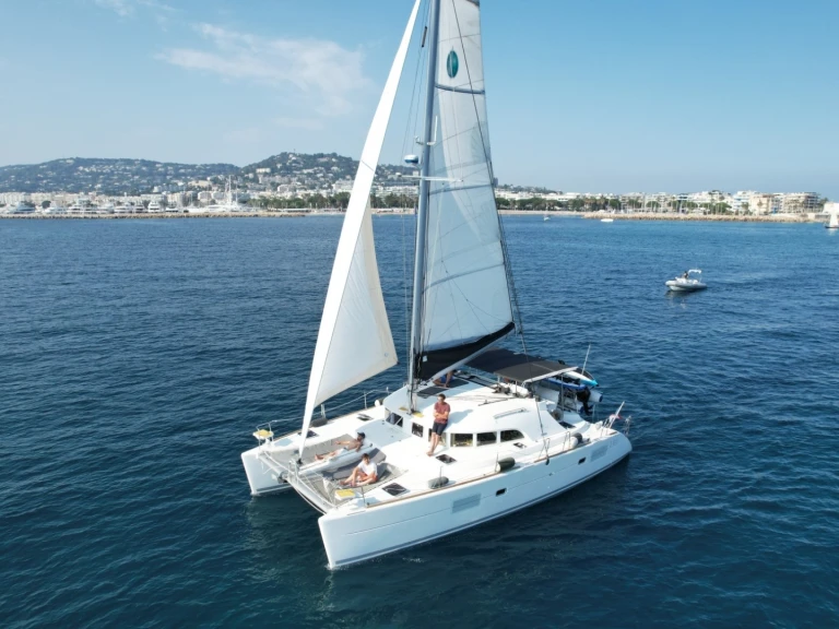 Pronájem jachty v Cannes -Lagoon Lagoon 380 na Samboatu