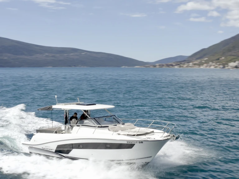 Pronájem lodi Jeanneau Cap Camarat 10.5 WA v Dubrovník na Samboatu