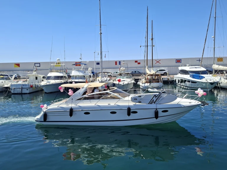Pronajmout Jachta se skipperem či ne Princess v Marbella