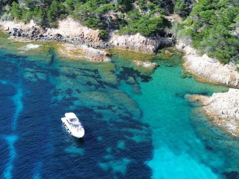 Jeanneau Leader 36 jednotlivci a charterové společnosti v Sainte-Maxime