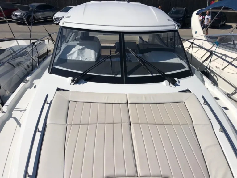 Pronajmout si Jeanneau Leader 36 v Sainte-Maxime