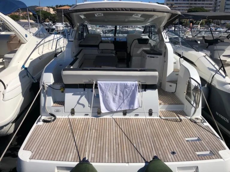Pronájem lodi Sainte-Maxime lákavé ceny Leader 36