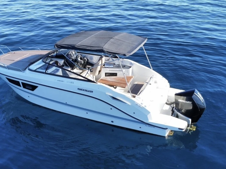 Pronájem lodi La Rochelle lákavé ceny Activ 805 Cruiser