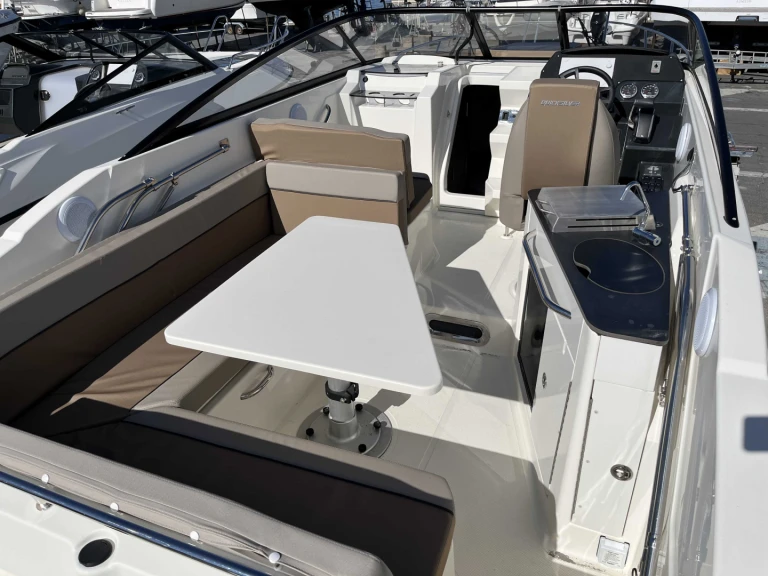 Pronájem Motorová loď Quicksilver s licencí
