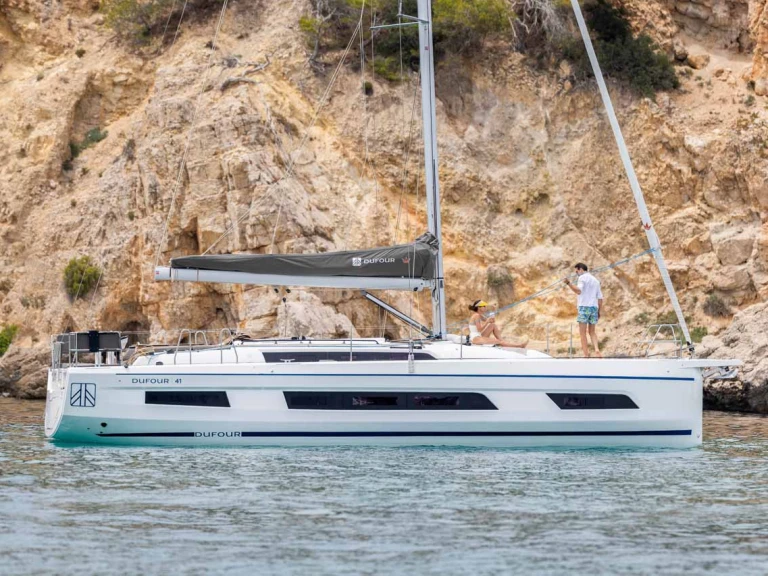 Dufour Dufour 41 Performance jednotlivci a charterové společnosti v Trogir