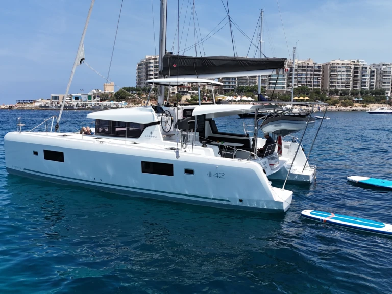 Lagoon Lagoon 42 jednotlivci a charterové společnosti v Gżira