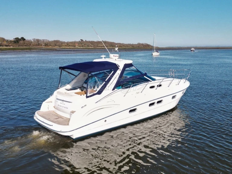 Sealine Sealine S38 jednotlivci a charterové společnosti v Rhodos