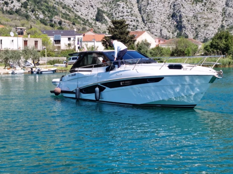 Pronajmout Motorová loď se skipperem či ne Rio Yachts v Šibenik 