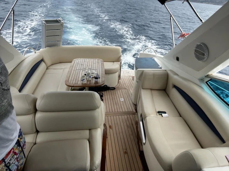 Pronajmout Motorová loď se skipperem či ne Sealine v Rhodos