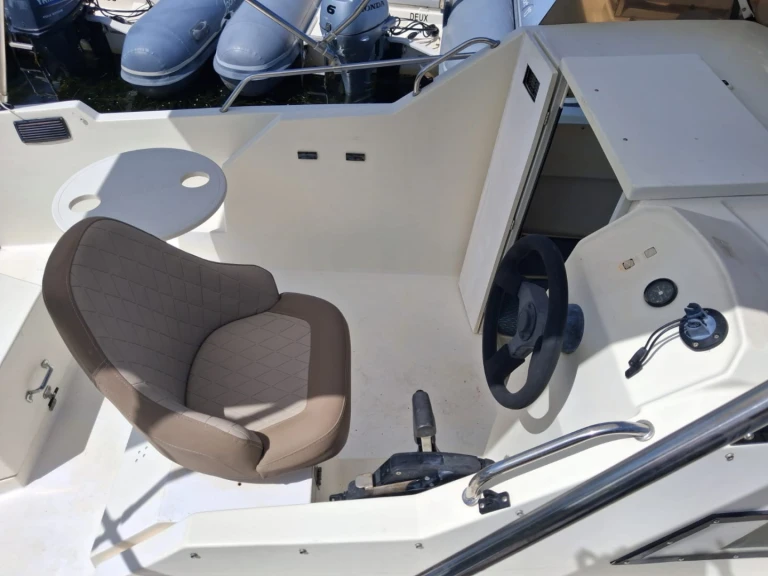 Pronajmout Motorová loď se skipperem či ne  v Sanguinet