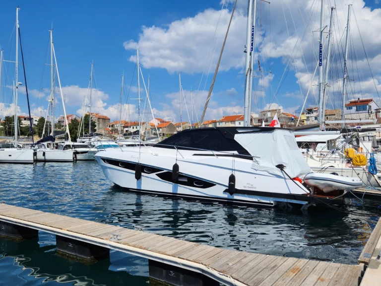 Pronájem lodi Šibenik  lákavé ceny Parana 38