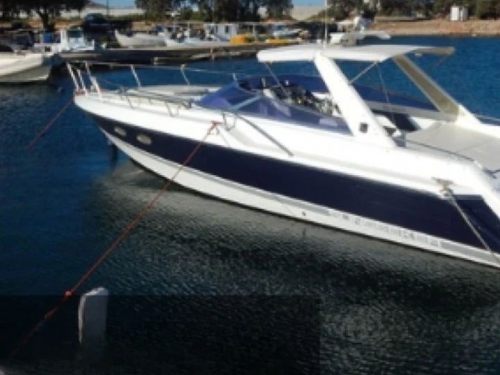 Pronájem Motorová loď Sunseeker s licencí