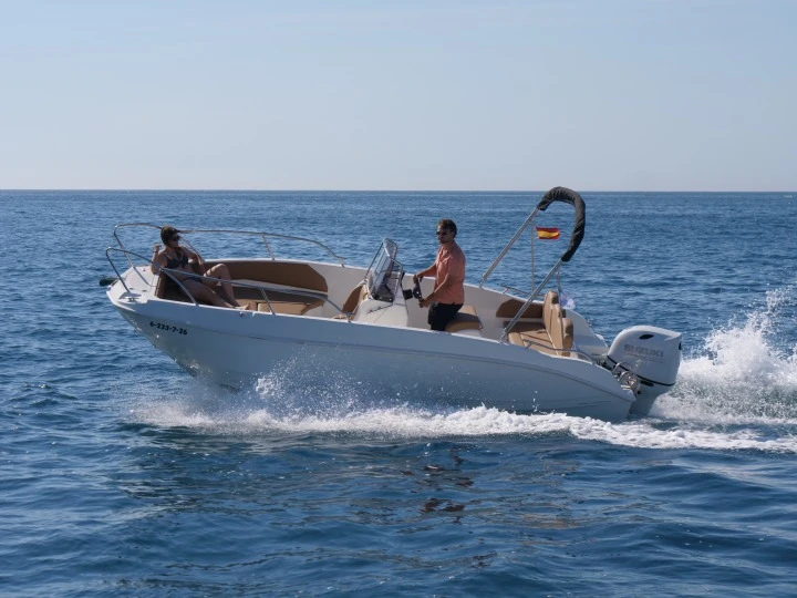 Pronájem Motorová loď Cantiere Nautico Speedy s licencí