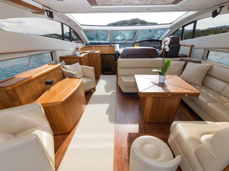 Sunseeker Predator 72 jednotlivci a charterové společnosti v Golfe-Juan