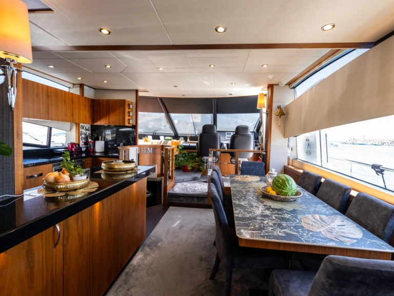 Pronájem lodi Sunseeker Manhattan 73 v San Ġiljan na Samboatu