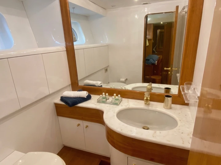 Pronájem lodi Falcon 82S v Cannes na Samboatu