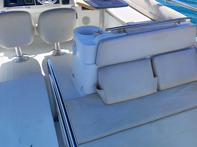 Pronajmout Motorová loď se skipperem či ne Bénéteau v Tivat