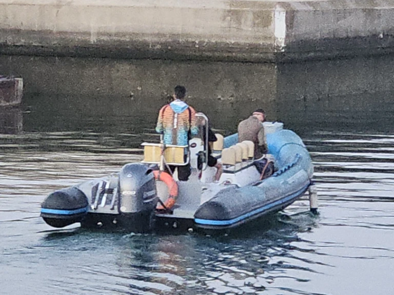 Pronajmout si COBRA RIB 755 v Cádiz
