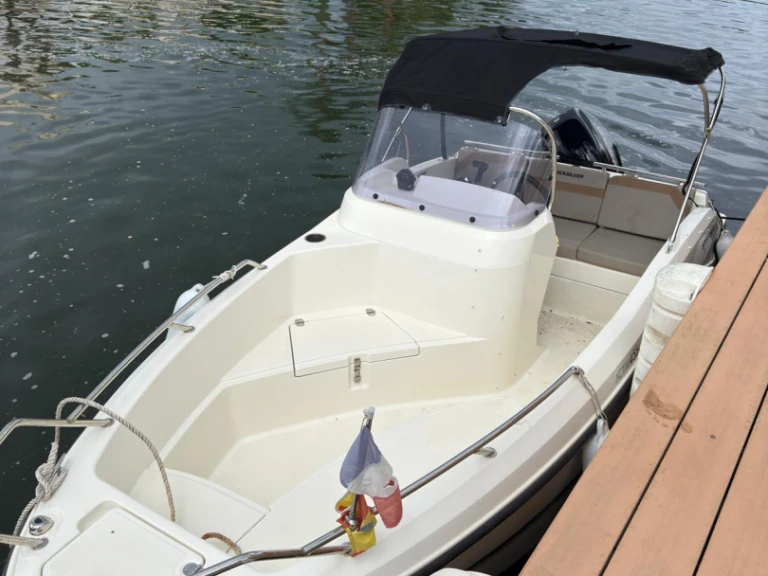 Quicksilver silver 465 jednotlivci a charterové společnosti v Empuriabrava