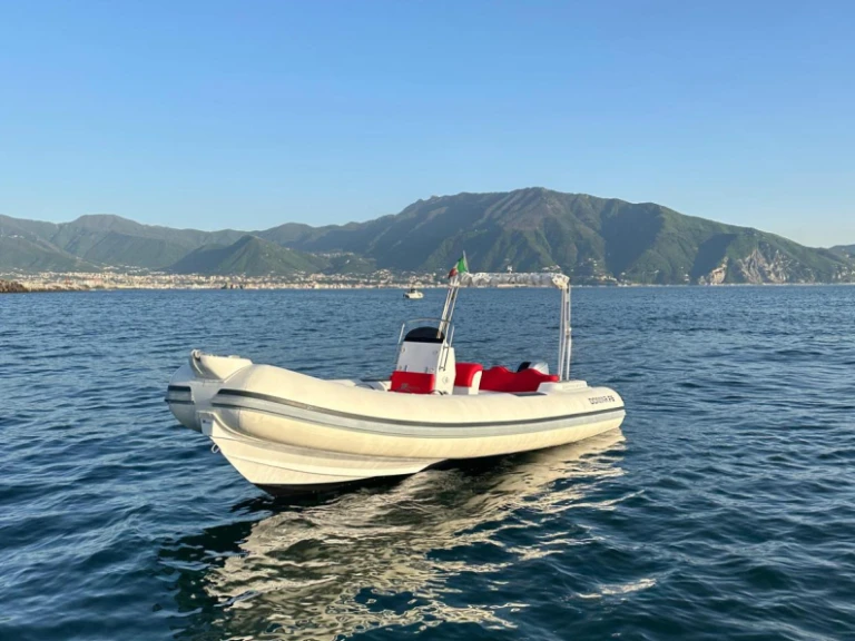 DOMAR F6 jednotlivci a charterové společnosti v Torre Annunziata